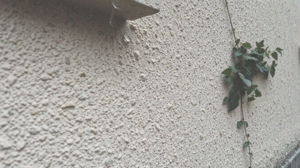 Dlaczego tynk mozaikowy jest odporny na warunki atmosferyczne?