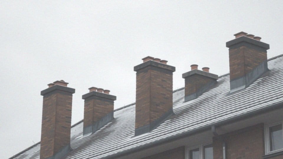 Cofka w kominie w bloku – przyczyny i sposób eliminacji problemu