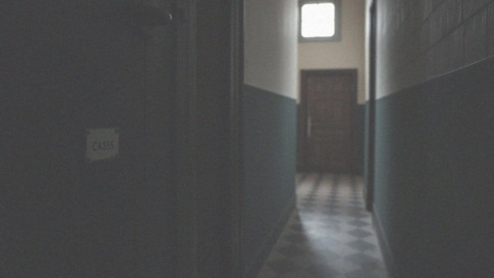 Jak sprawdzić uprawomocnienie wyroku? Praktyczny przewodnik