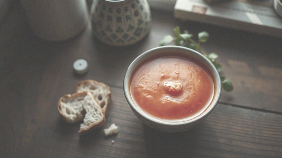 Zupa pomidorowa na kostce – szybki przepis na pyszne danie